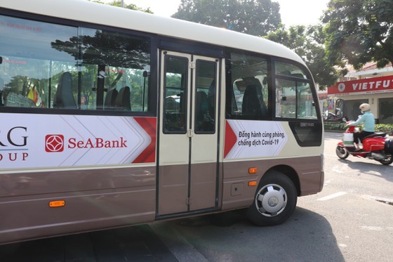 HCMC receives buses, medical equipment in aid to fight Covid-19 ảnh 4