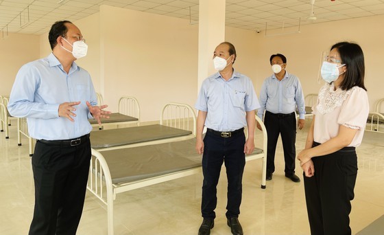 Deputy Party secretary of HCMC visits healthcare workers in Cu Chi ảnh 1