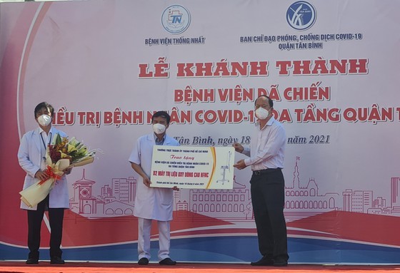 One more Covid-19 treatment field hospital comes into operation in Tan Binh  ảnh 1
