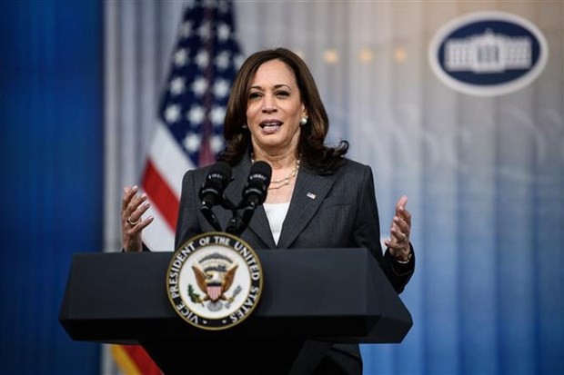 US Vice President Harris heads to Singapore, Vietnam ảnh 1