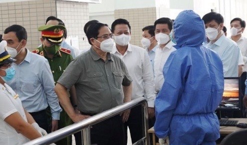 PM inspects pandemic prevention and control in HCM City ảnh 2