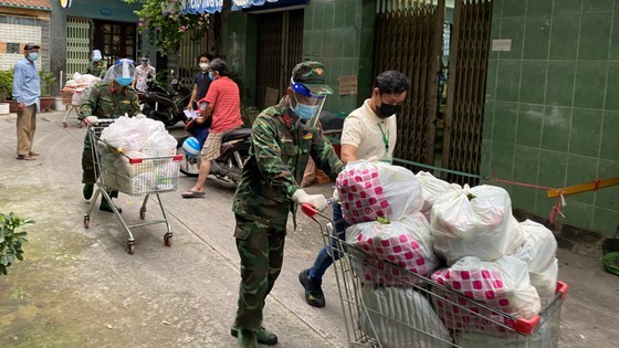 HCMC: Supermarkets asked to launch food combos at affordable prices ảnh 5