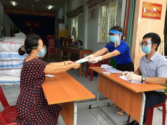 HCMC’s needy people can ask for help through online registration portal ảnh 1