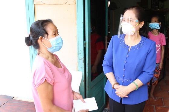 Unity, solidarity among people are keys to fighting Covid-19: HCMC leader ảnh 5