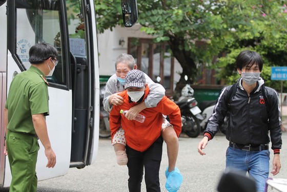 Mobilizing community implemented skillfully with a sincere attitude ảnh 4