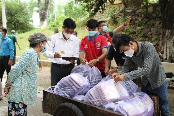 Mobilizing community implemented skillfully with a sincere attitude ảnh 9