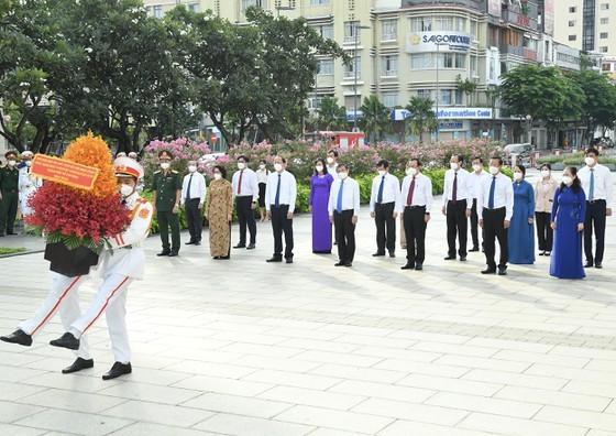 HCMC leaders pay tribute to late Presidents on National Day ảnh 6