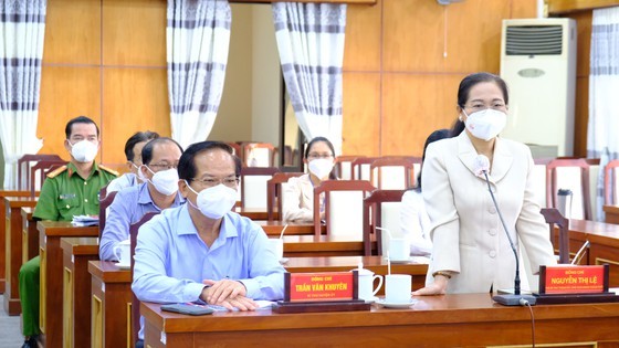 HCMC People’s Council offers Covid-19 relief supplies to districts ảnh 1