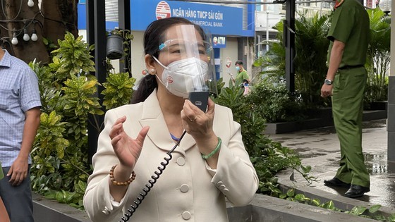 HCMC People’s Council offers Covid-19 relief supplies to districts ảnh 8