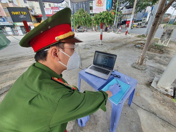 HCMC police starts trial of health QR code automatically scanned on cameras ảnh 3