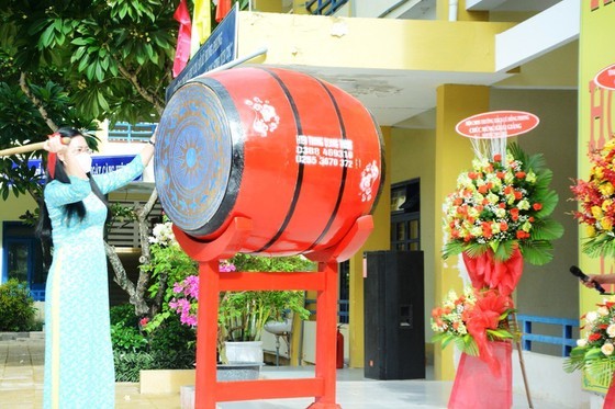 New academic year in distance learning begins across country amid pandemic ảnh 15