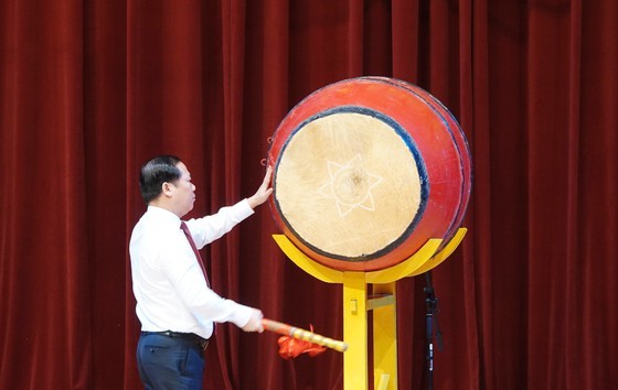 New academic year in distance learning begins across country amid pandemic ảnh 21