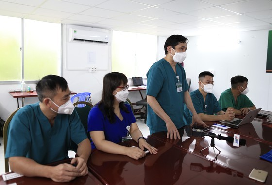 HCMC’s leaders extend gratitude to frontline healthcare workers  ảnh 11