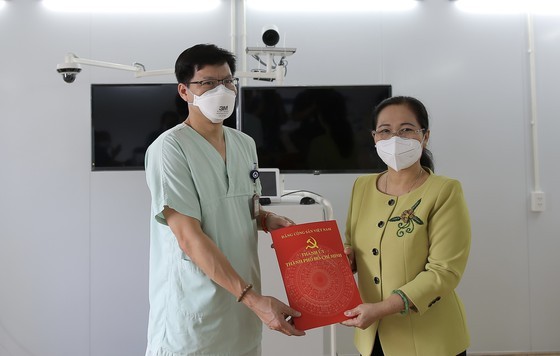 HCMC’s leaders extend gratitude to frontline healthcare workers  ảnh 15