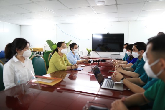 HCMC’s leaders extend gratitude to frontline healthcare workers  ảnh 7