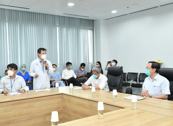 Vaccine, medicine, people’s awareness are key factors to combat Covid-19 ảnh 3