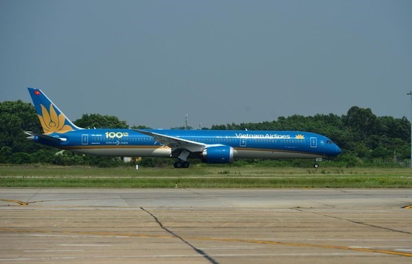 Noi Bai airport’s upgraded runway put into operation ảnh 1