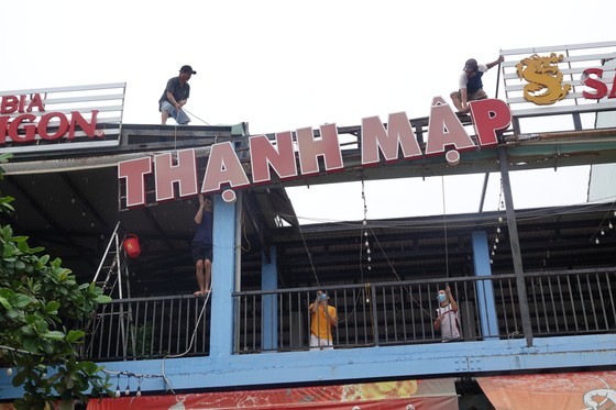 Central region prevents Typhoon Con Son amid Covid-19 pandemic ảnh 8