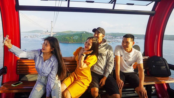 Ministry plans to reopen destinations to vaccinated visitors ảnh 1