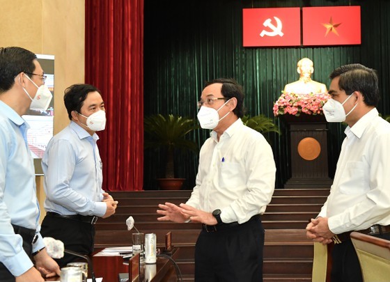HCMC Party Executive Committee’s session issues pandemic-related decisions ảnh 4