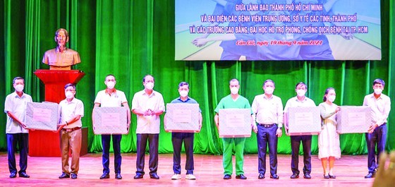 HCMC offers experimental tour visiting Can Gio, Cu Chi to frontline force ảnh 3