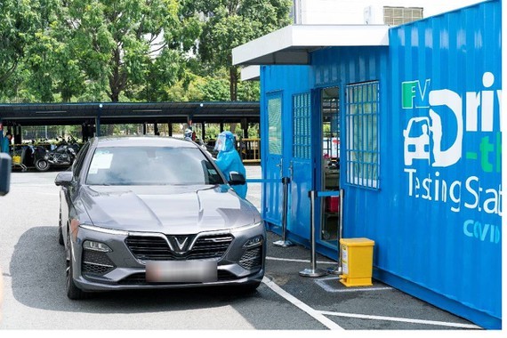 Drive-thru Covid-19 testing service launched in HCMC ảnh 1