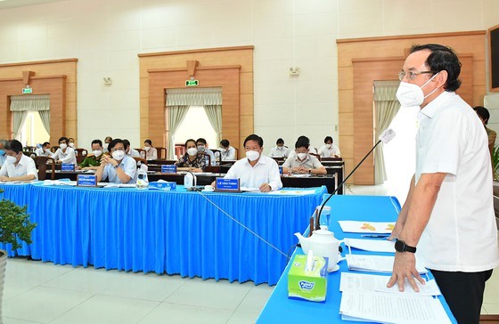 Vaccine is top factor for reopening plan: HCMC Party Chief ảnh 3