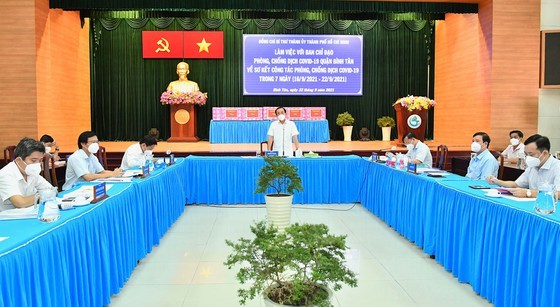 Vaccine is top factor for reopening plan: HCMC Party Chief ảnh 2
