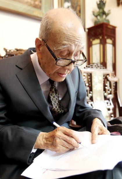Professor, cultural researcher Vu Khieu  passed away, aged 105 ảnh 1