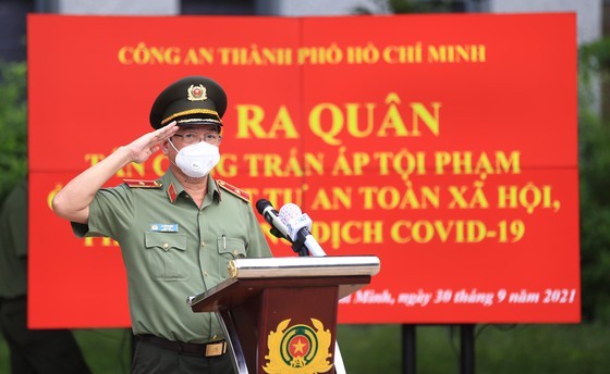 HCMC police launch campaign against criminals after restriction ease ảnh 3
