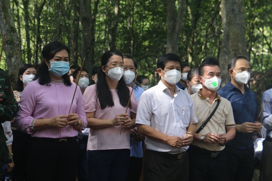 HCMC offers trip to city’s attractions to pay tribute to frontline forces ảnh 2