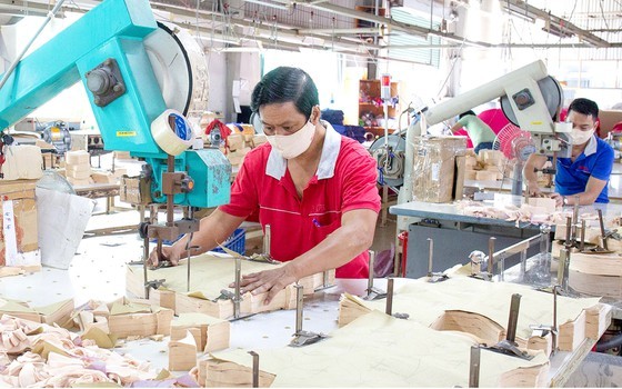 Businesses excited to reopen after months of being closed ảnh 2