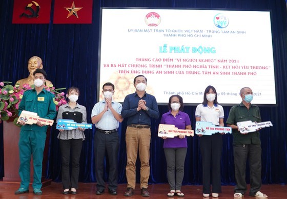 HCMC launches “City with sentimental attachment - Love connection” program ảnh 4