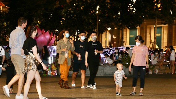 Safe return to normal life in HCMC ảnh 1