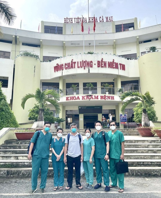 HCMC sends health workers to aid other localities in Covid-19 combat ảnh 2