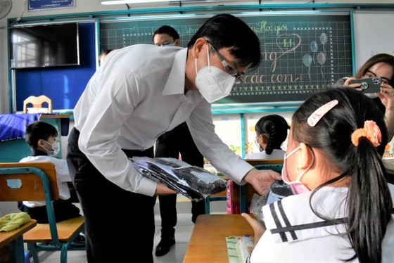First two schools in HCMC reopen after Covid-19 lockdown ends ảnh 6