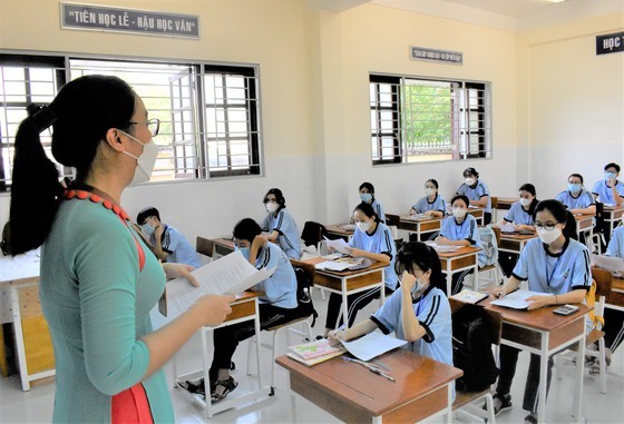 First two schools in HCMC reopen after Covid-19 lockdown ends ảnh 1