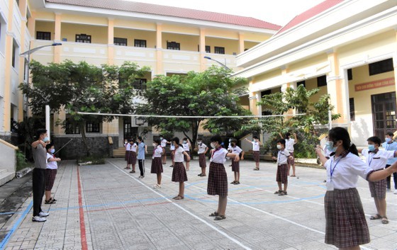 First two schools in HCMC reopen after Covid-19 lockdown ends ảnh 3
