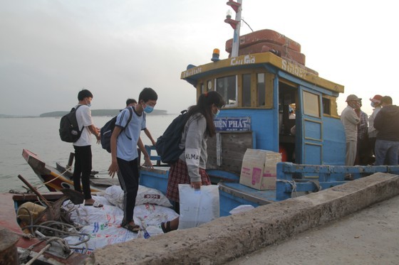 First two schools in HCMC reopen after Covid-19 lockdown ends ảnh 8