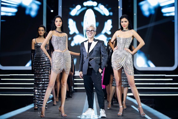 Fashion performances using digital platform to reach, attract audience ảnh 1