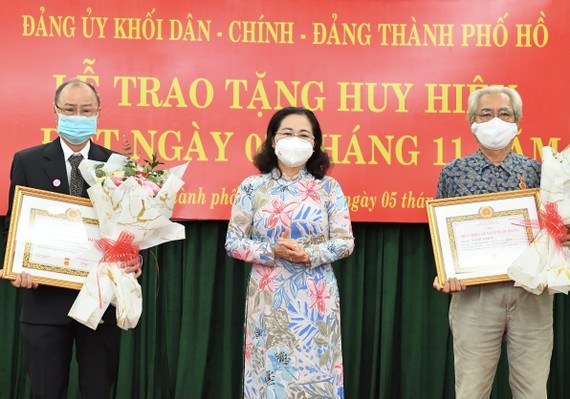 HCMC : Over 300 Party members receive membership badges ảnh 1