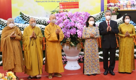 HCMC’s leaders congratulate Vietnam Buddhist Sangha on 40th anniversary ảnh 2