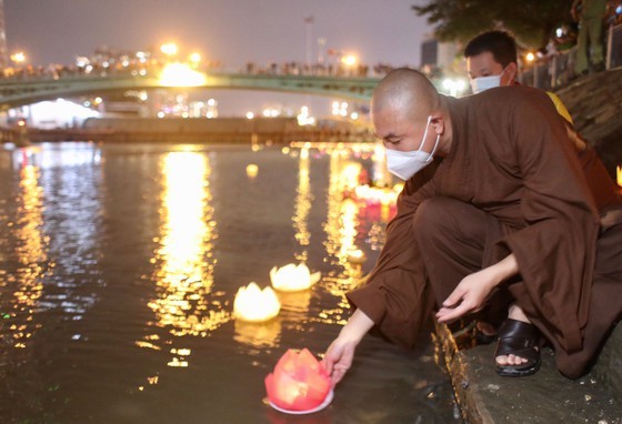 National memorial service held to remember Covid-19 victims ảnh 17