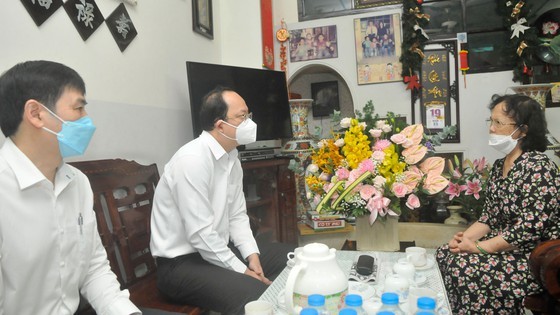 HCMC leaders send congratulations to teachers on Vietnamese Teachers' Day ảnh 8