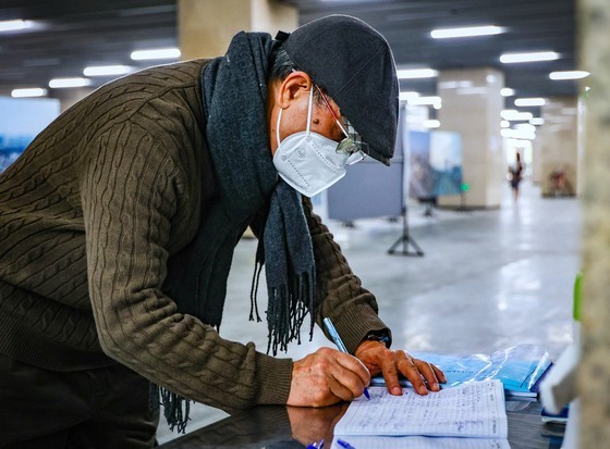 Hanoi’s new metro line with deserted platforms ảnh 2