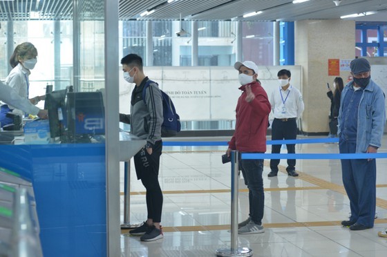 Hanoi’s new metro line with deserted platforms ảnh 4
