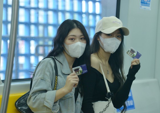 Hanoi’s new metro line with deserted platforms ảnh 5