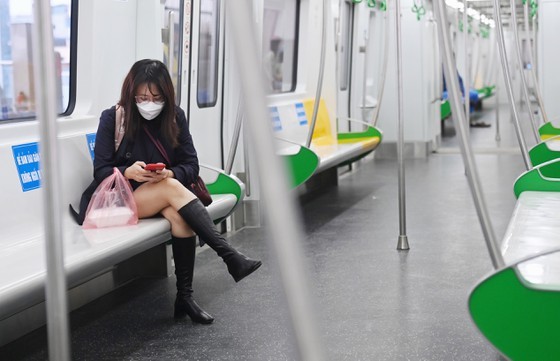 Hanoi’s new metro line with deserted platforms ảnh 7