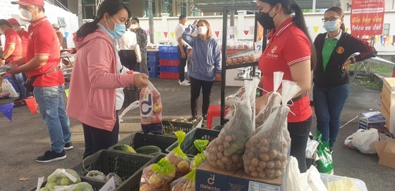 “Food Price Stabilization” program opens in industrial zones ảnh 2