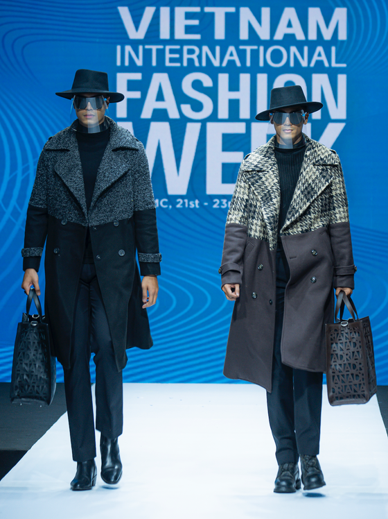 13 designers gather for Aquafina Vietnam Int’l Fashion Week 2021 ảnh 3